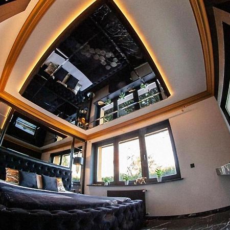 Black Night Willa Pulkowa Apartment Varşovia Exterior foto