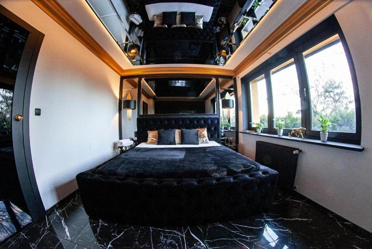 Black Night Willa Pulkowa Apartment Varşovia Exterior foto
